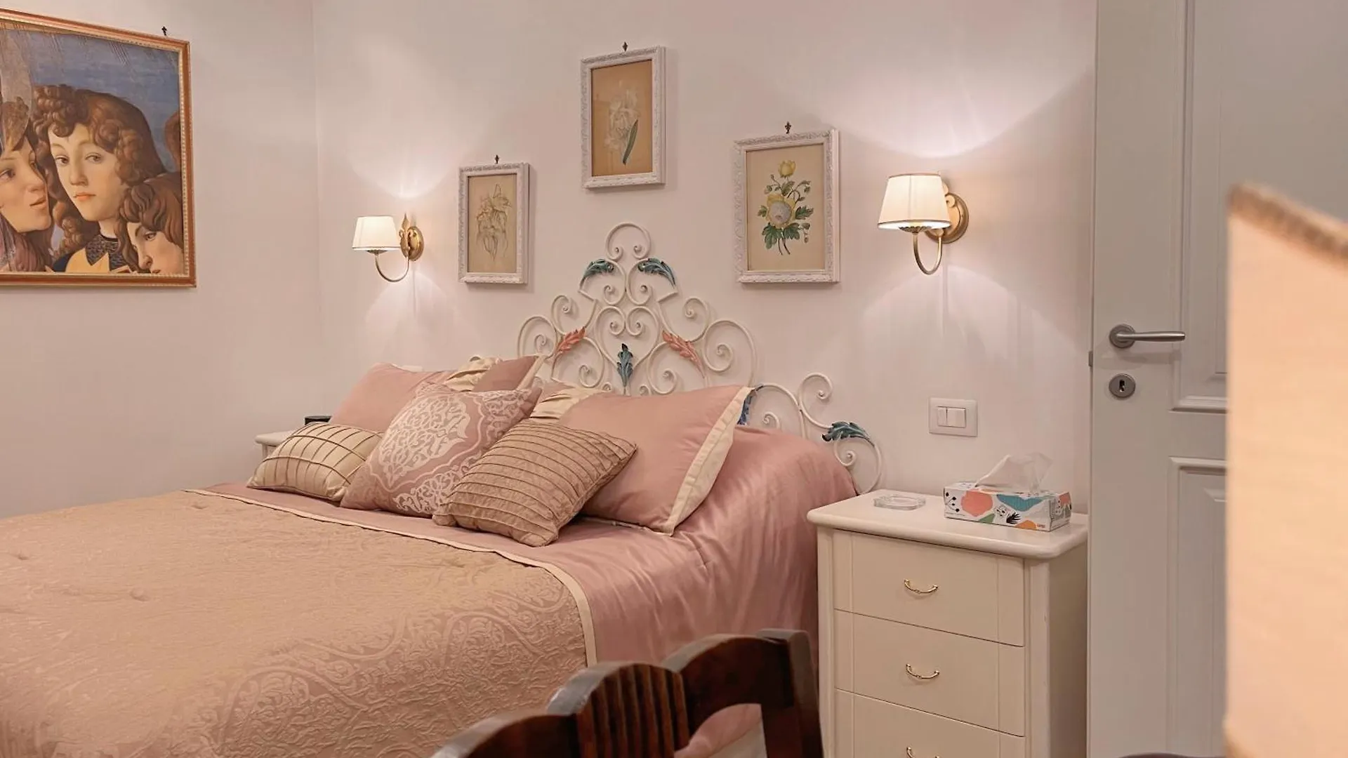 Luxury Art Apartment In Florence Italy
