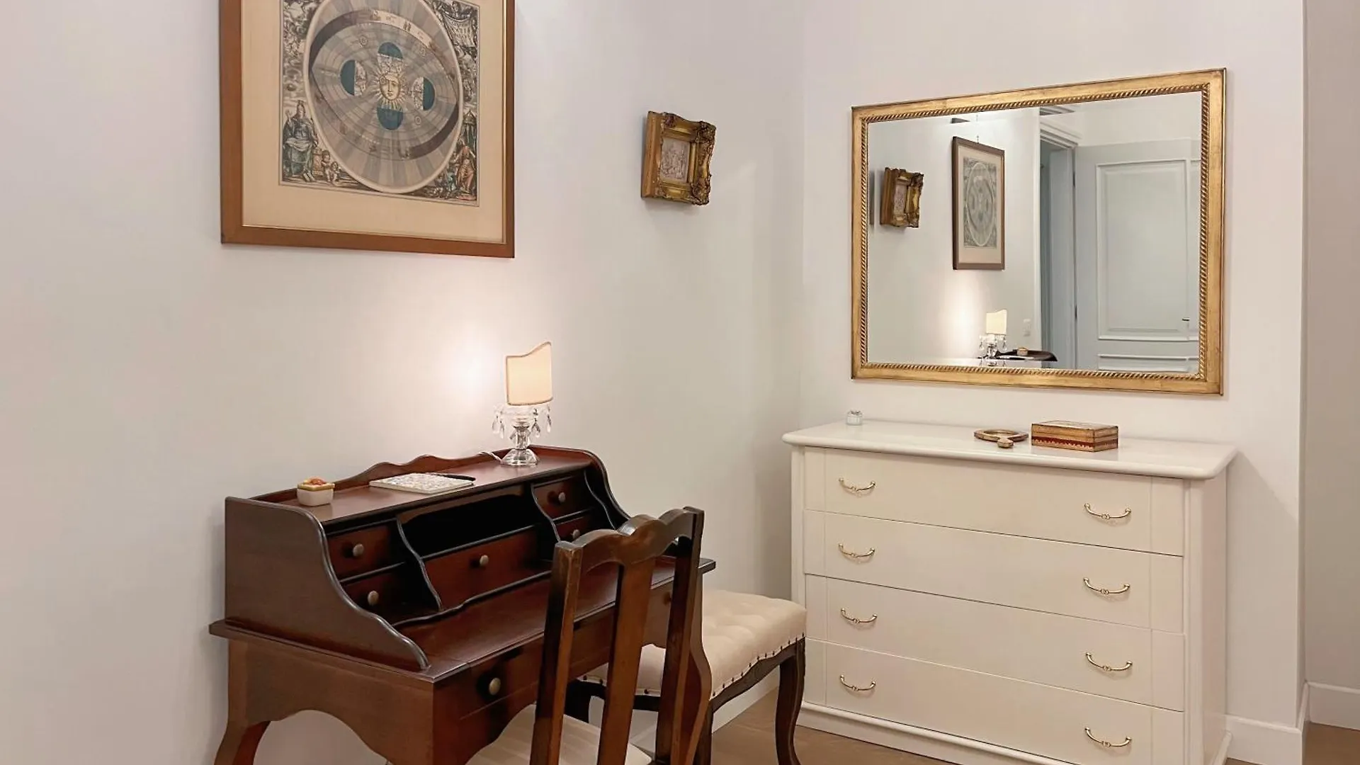 Luxury Art Apartment In Florence