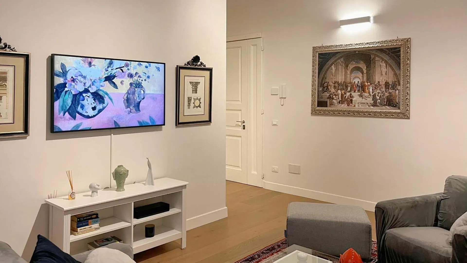 Luxury Art Apartment In Florence