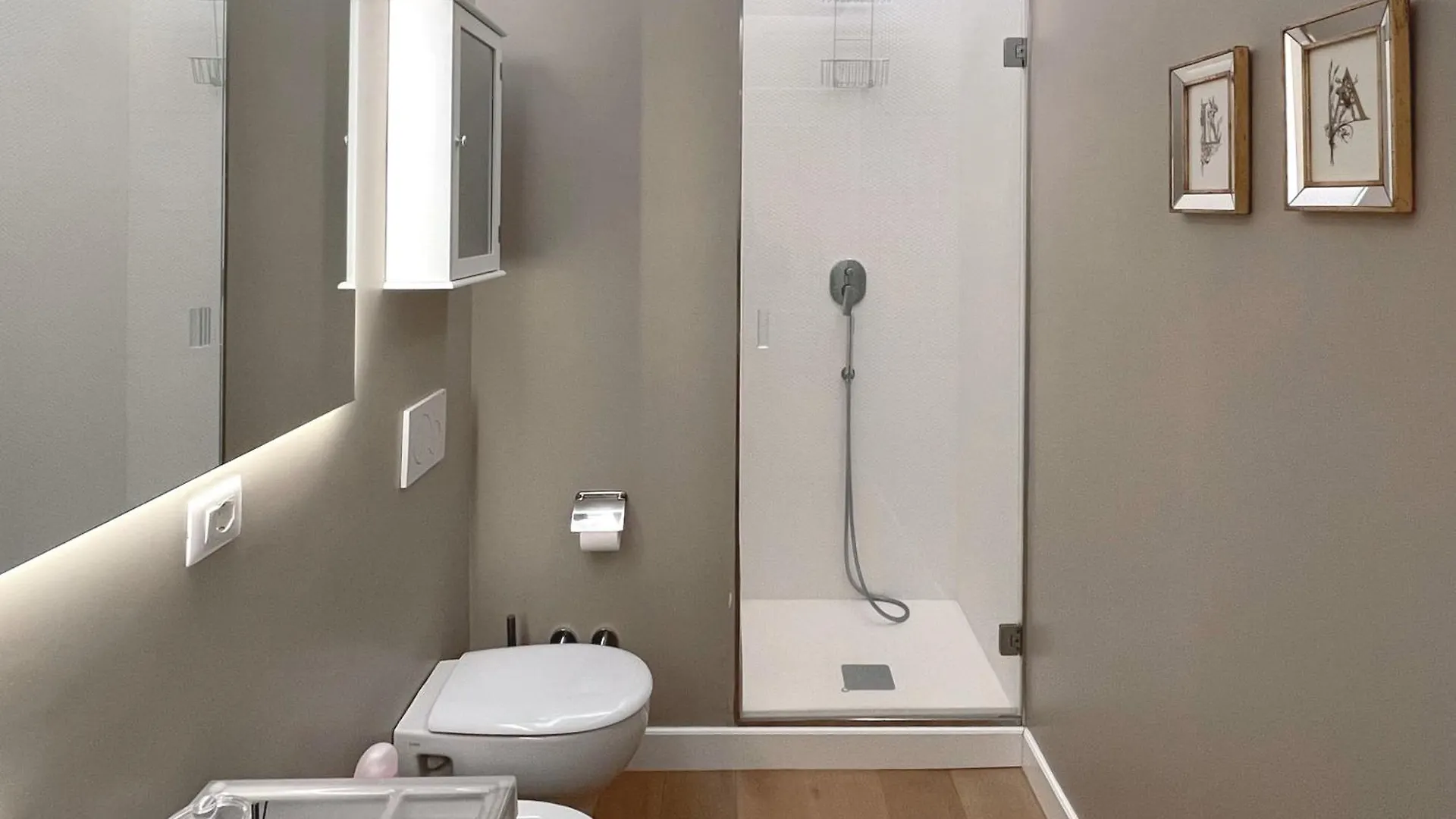 Luxury Art Apartment In Florence