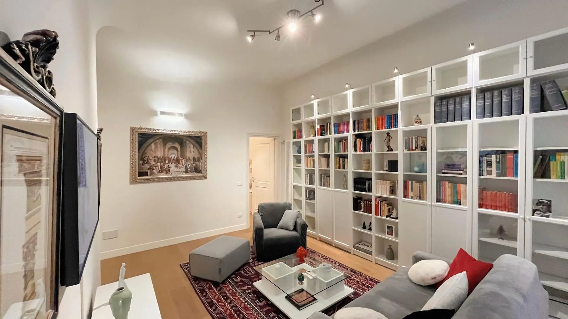 Luxury Art Apartment In Florence
