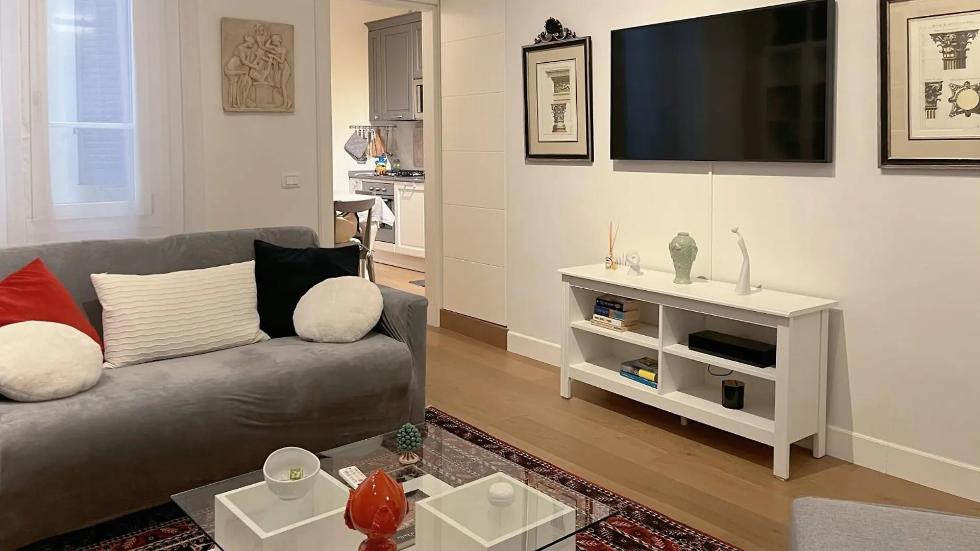 Luxury Art Apartment In Florence